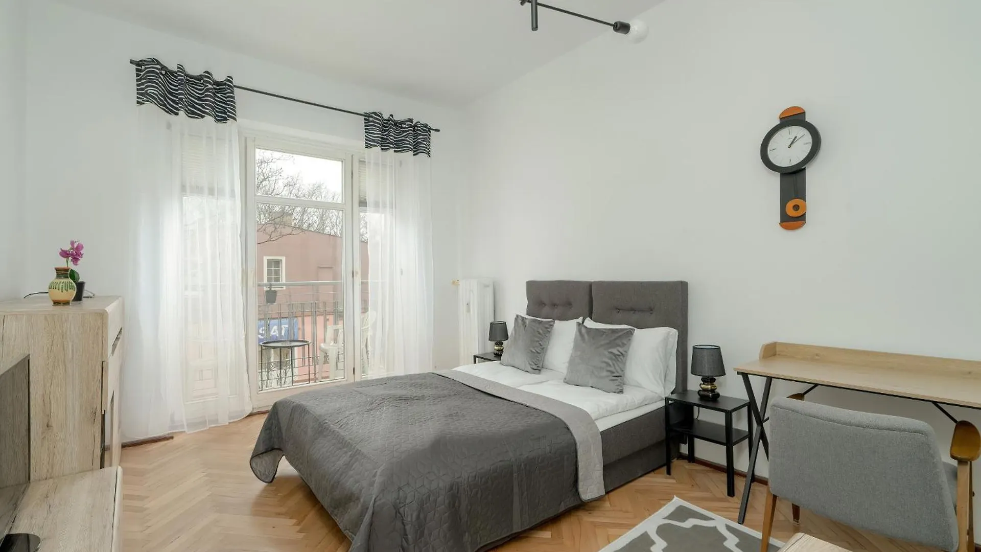 Studio In The Centre Of Poznan With Balcony By Noclegi Renters 0*,